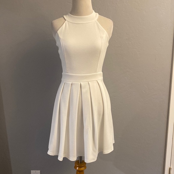 White bow back dress - Picture 2 of 3